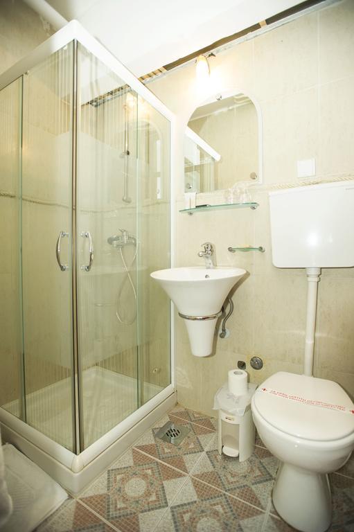 Hotel Radmilovac Belgrad Oda fotoğraf