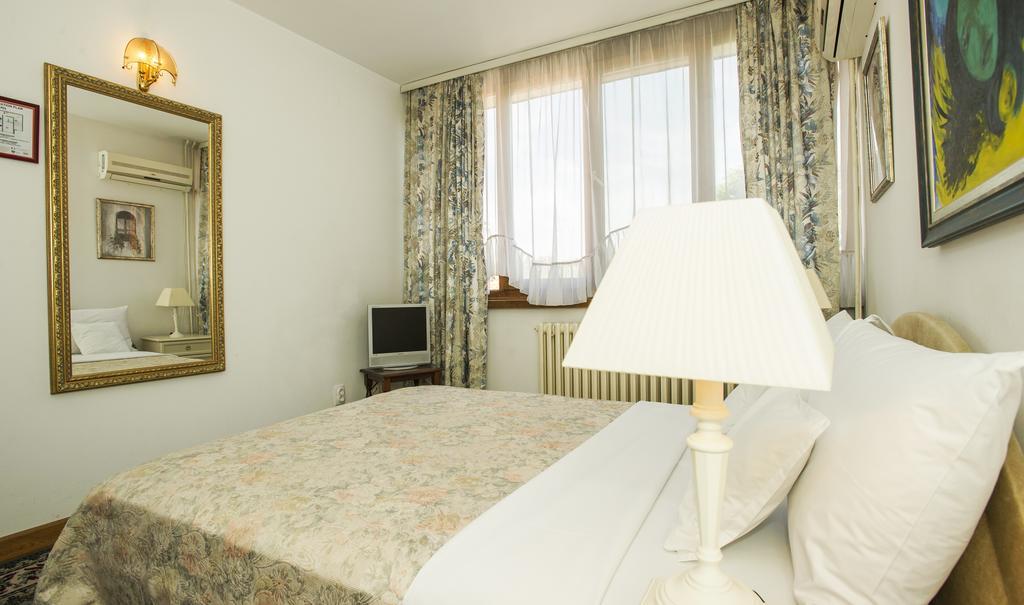 Hotel Radmilovac Belgrad Oda fotoğraf