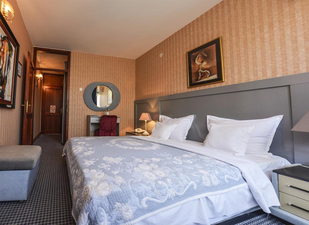 Hotel Radmilovac Belgrad Oda fotoğraf