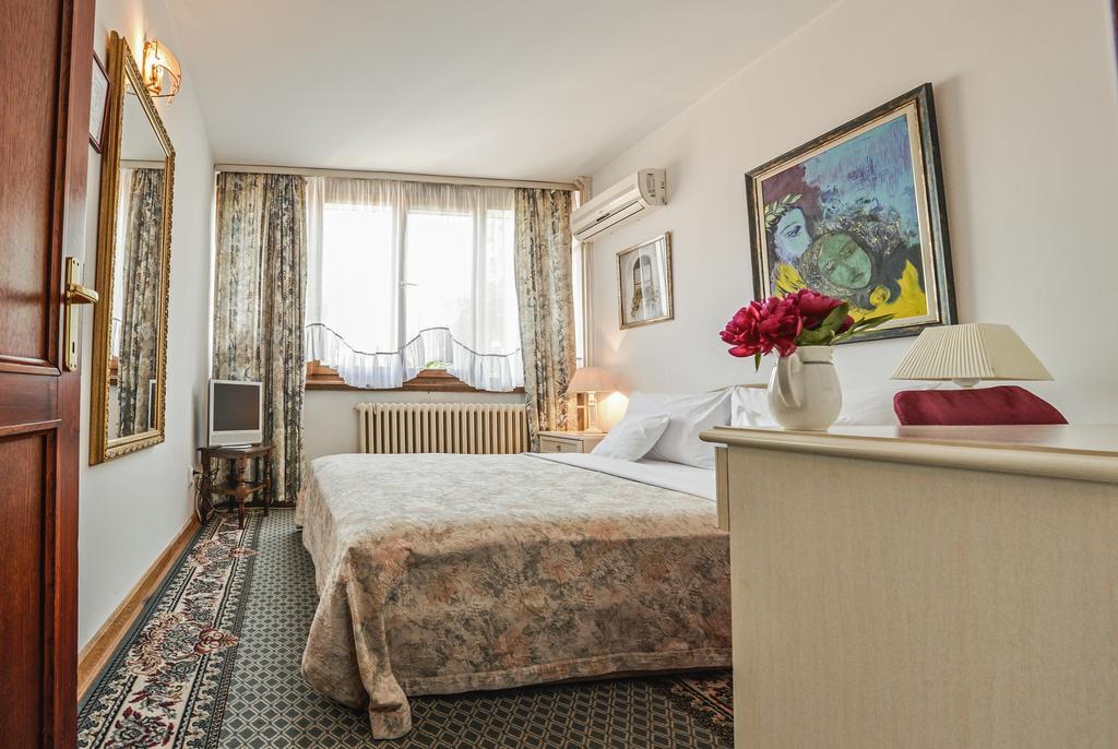Hotel Radmilovac Belgrad Oda fotoğraf