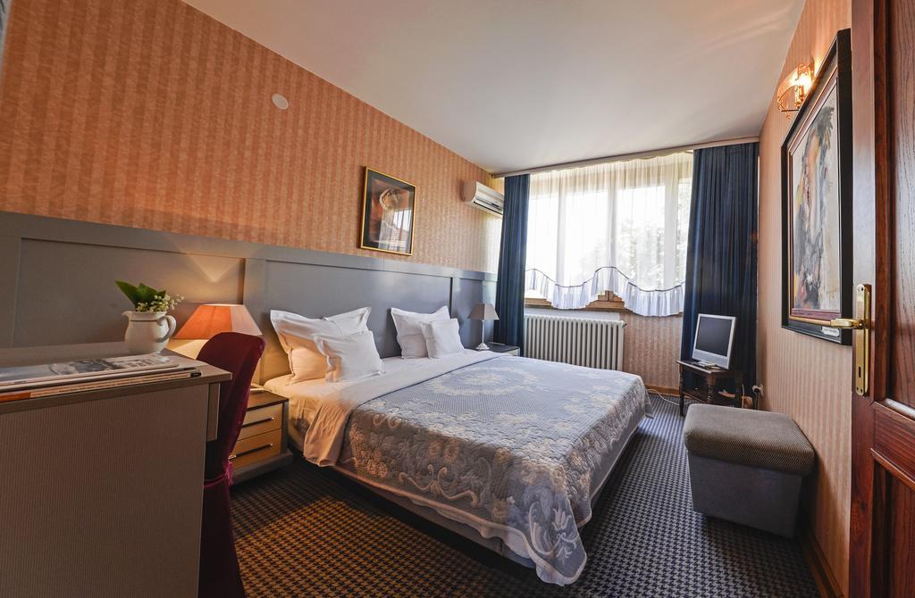 Hotel Radmilovac Belgrad Oda fotoğraf