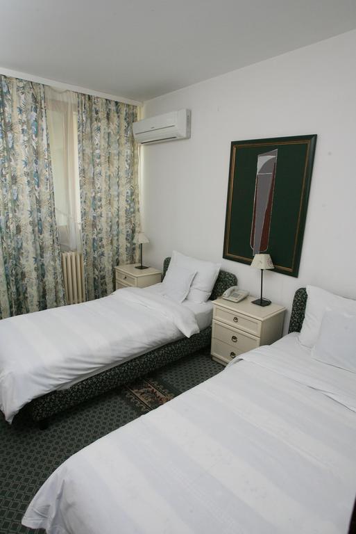 Hotel Radmilovac Belgrad Oda fotoğraf